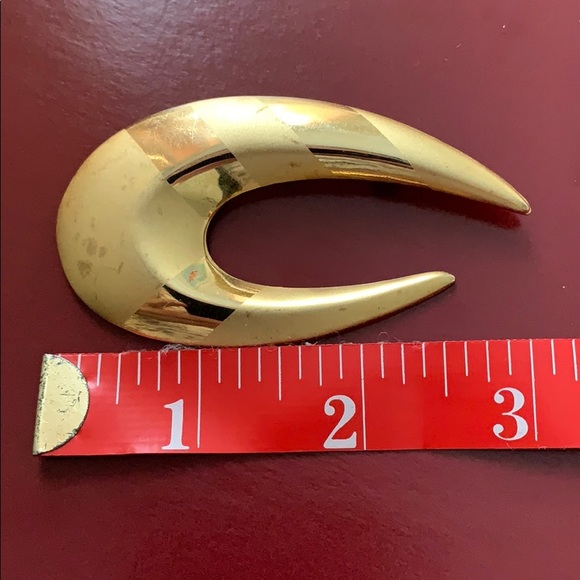 Vintage golden tone clasped with lever brooch - Picture 5 of 10